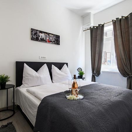 Hostel Os Осиек Экстерьер фото