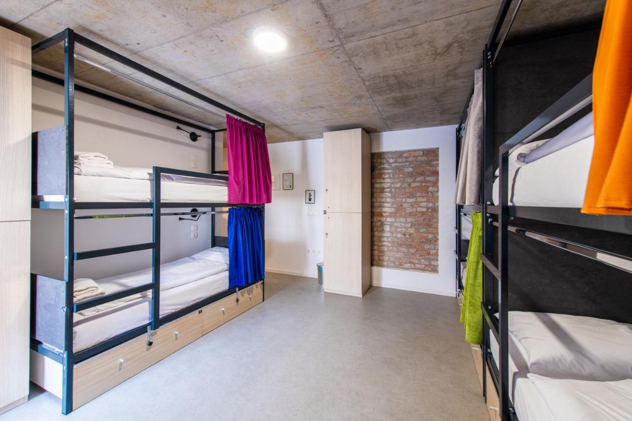 Hostel Os Осиек Экстерьер фото