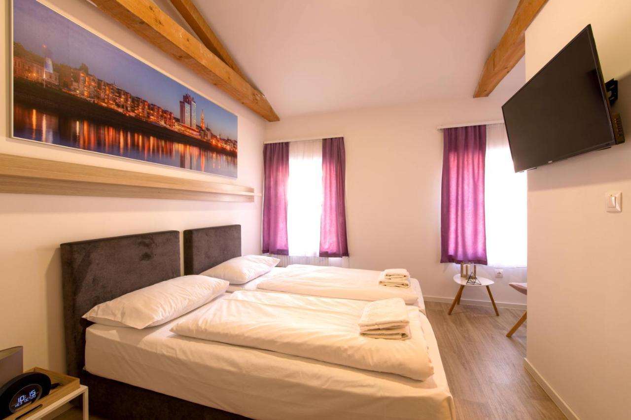 Hostel Os Осиек Экстерьер фото