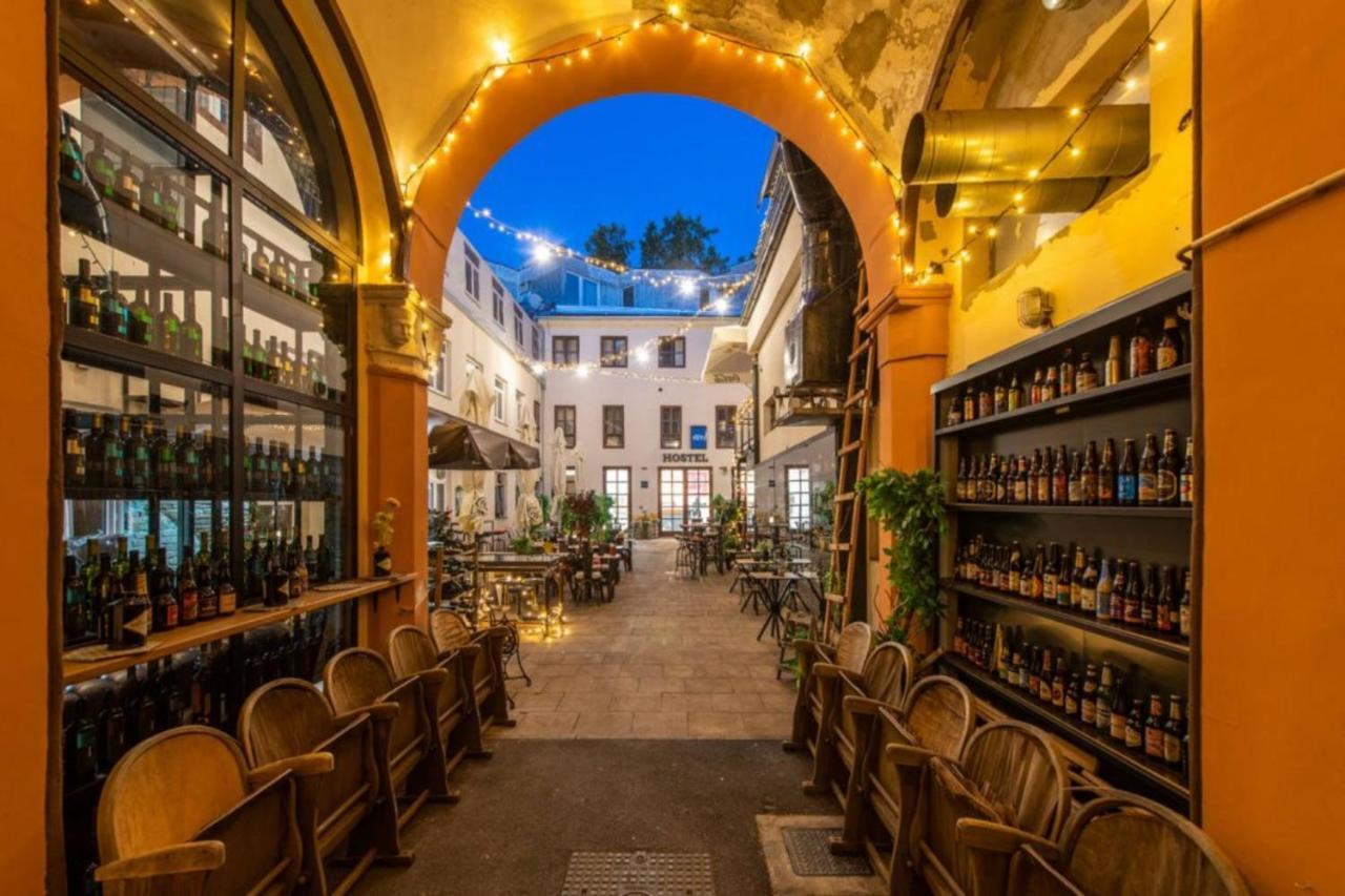 Hostel Os Осиек Экстерьер фото