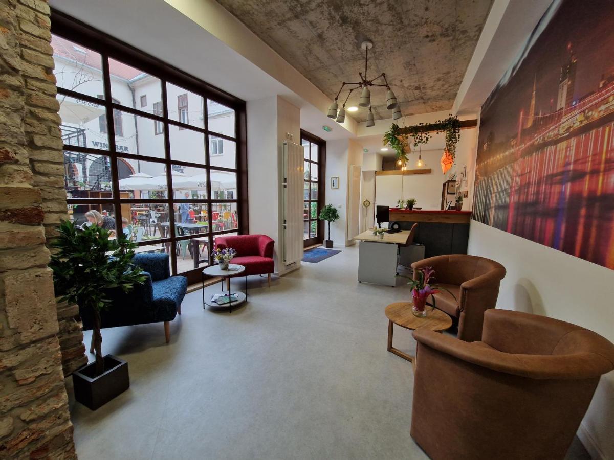 Hostel Os Осиек Экстерьер фото