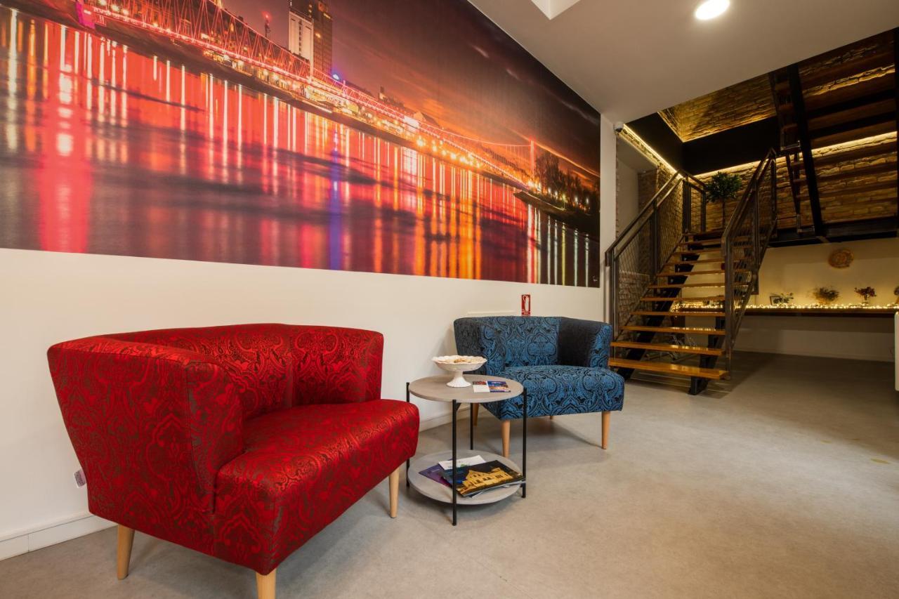 Hostel Os Осиек Экстерьер фото