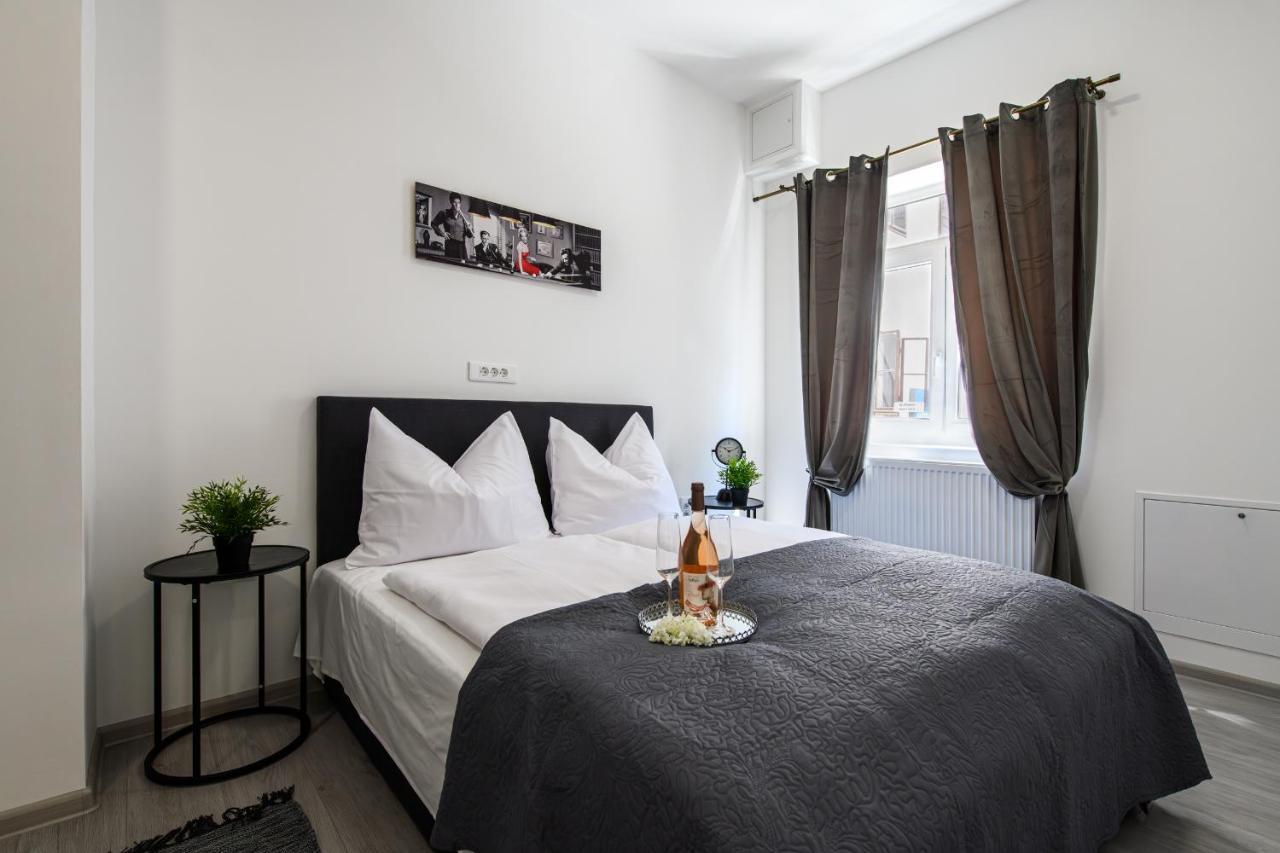 Hostel Os Осиек Экстерьер фото