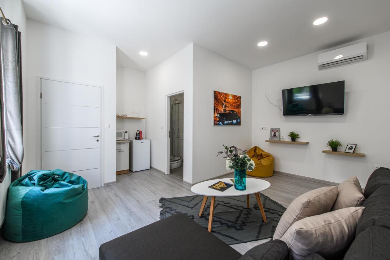 Hostel Os Осиек Экстерьер фото